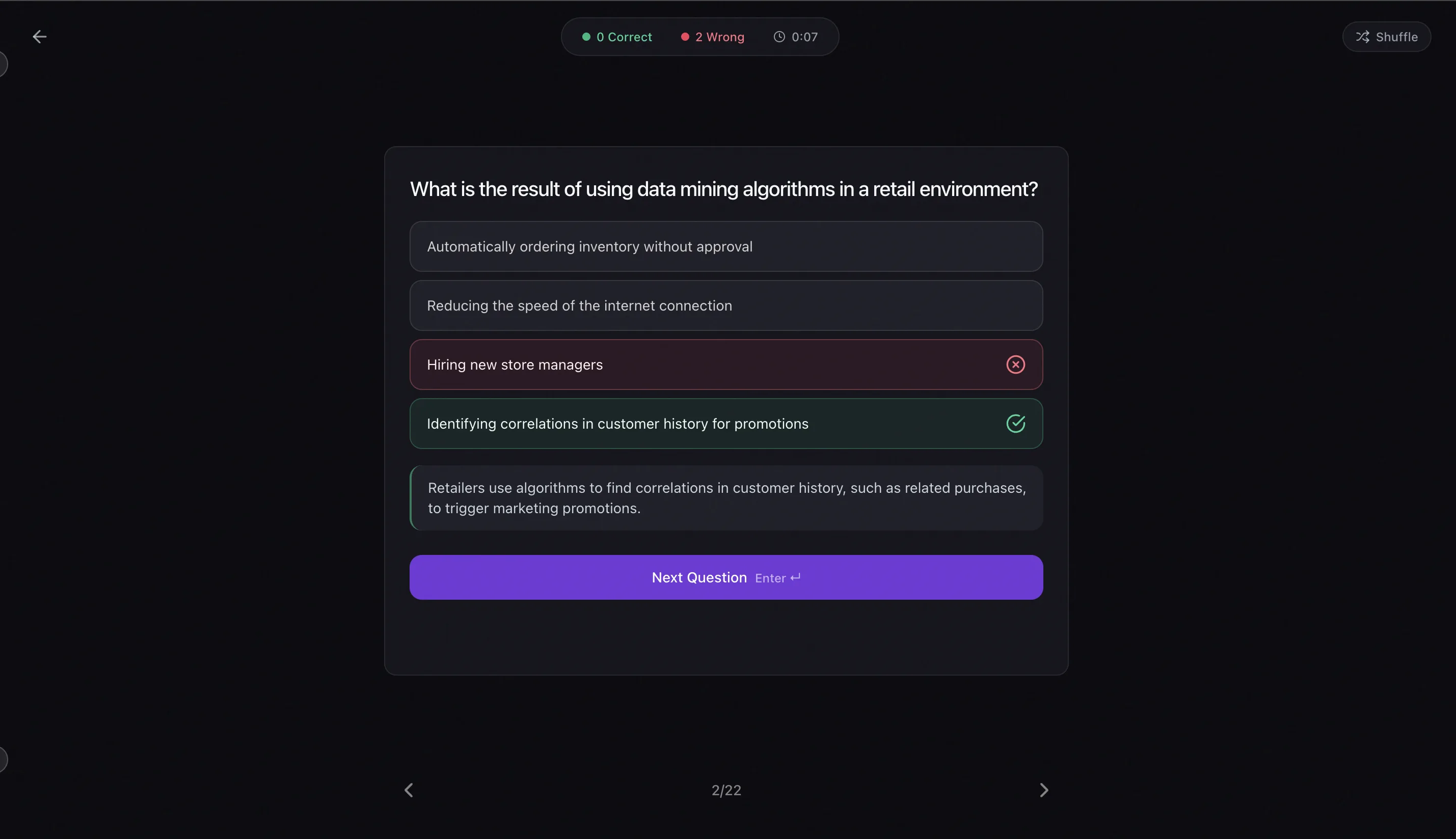 Interfaz de quiz de Laxu AI con una pregunta sobre data mining, respuesta correcta en verde, respuesta incorrecta en rojo, y explicación detallada debajo